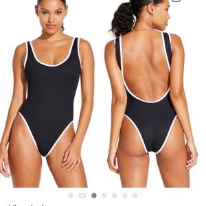Vitamin A Black and White "Reese" Reversible Swimsuit Size XS New with tags